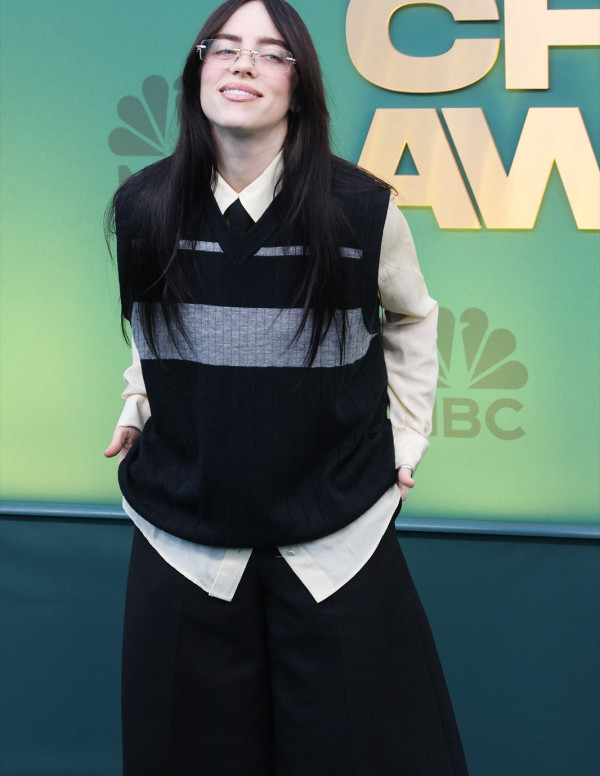 Billie Eilish pas du tout sexy aux people's Choice Awards à Santa Monica