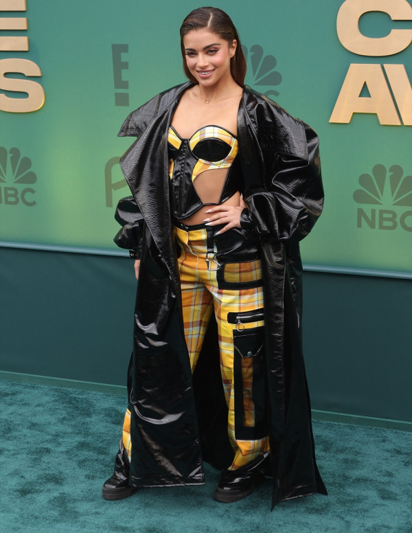 Noa Kirel aux people's Choice Awards à Santa Monica