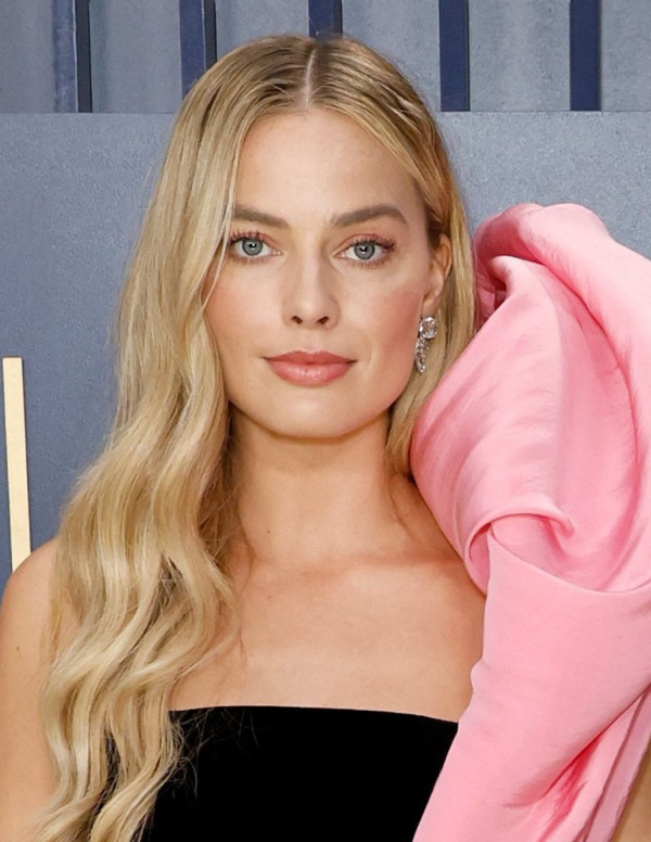 Margot Robbie élégante aux Screen Actors Guild Awards à Los Angeles