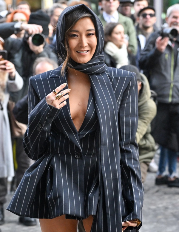 Ashley Park au défilé Nina Ricci pour la Paris Fashion Week