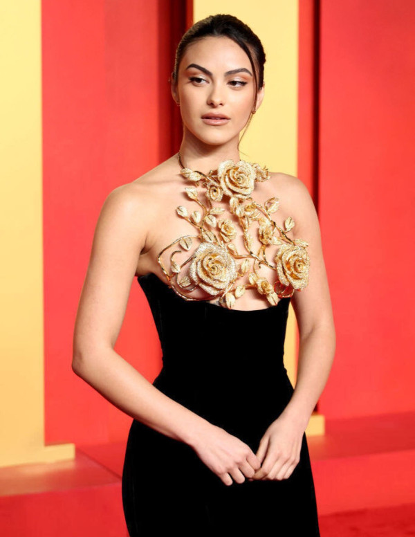 Camila Mendes aux Oscars à Beverly Hills