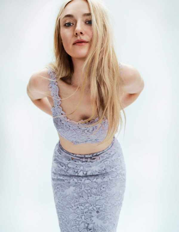 Shooting Dakota Fanning pour la marque Net-A-Porter 