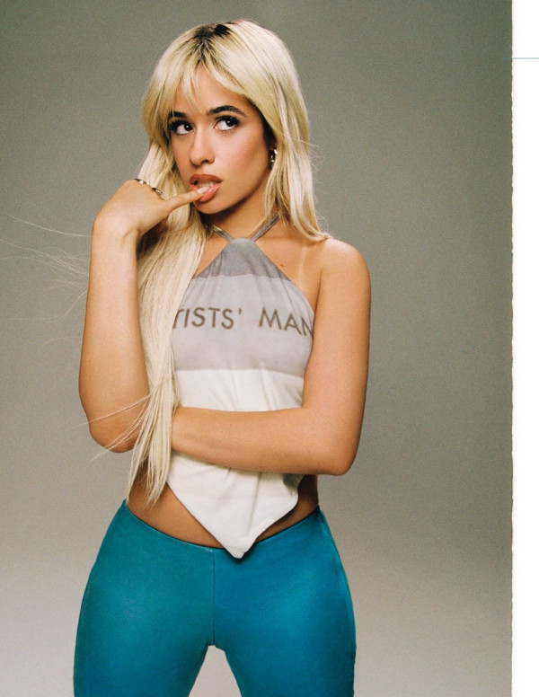 Camila Cabello en shooting pour Esquire: Mode audacieuse ou nouveau concept de pyjama ?