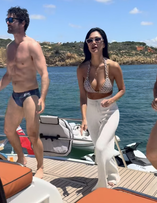 Nicole Scherzinger fête son anniversaire en grande pompe au Portugal