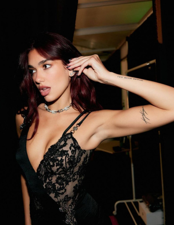 Dua Lipa éblouit au festival Open'er