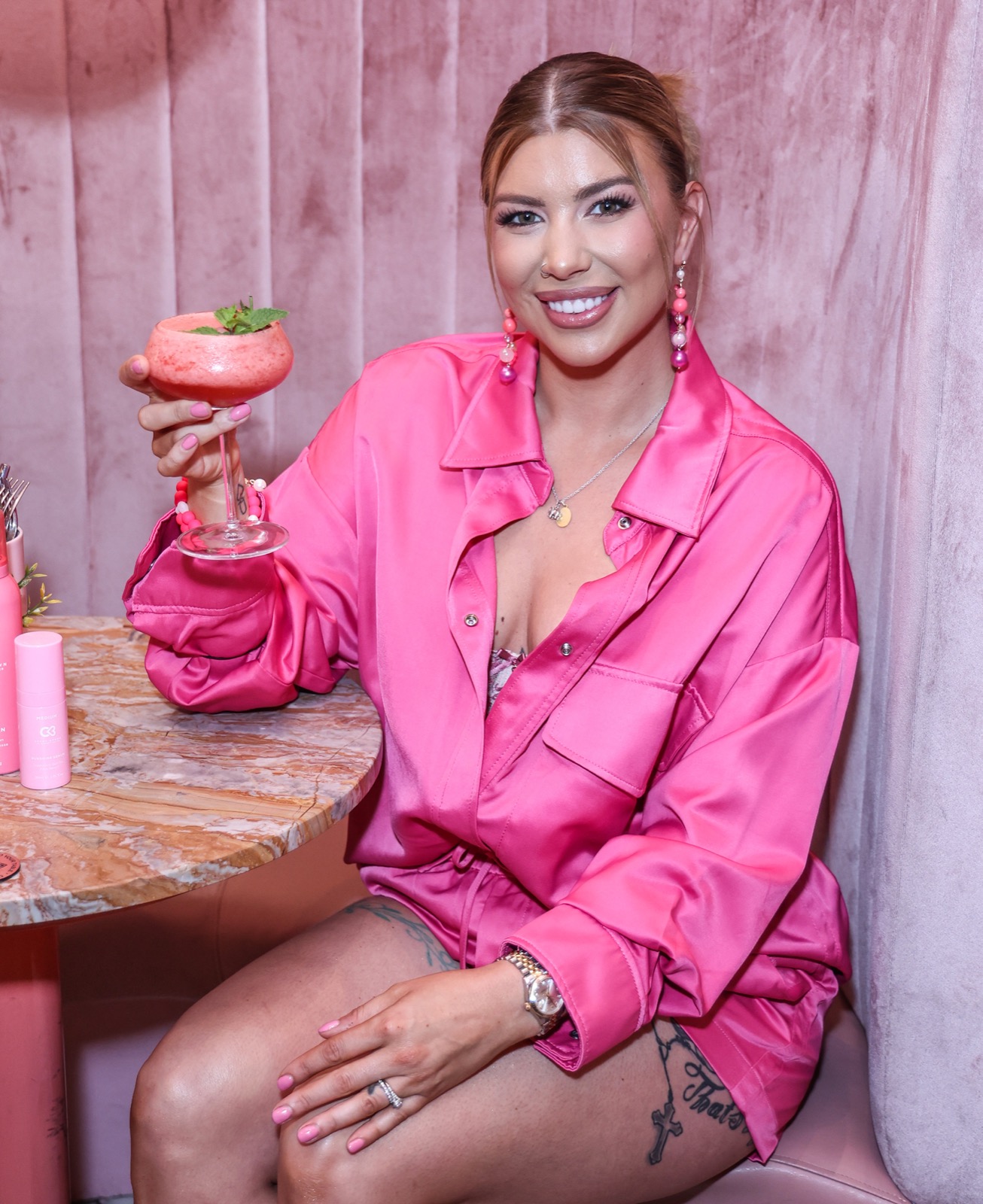 Olivia Bowen: Quand le rose fluo prend d'assaut Londres