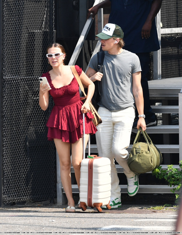 Millie Bobby Brown à New York : Une star toujours connectée