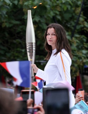 Laetitia Casta : déesse du jogging au relais de la torche olympique