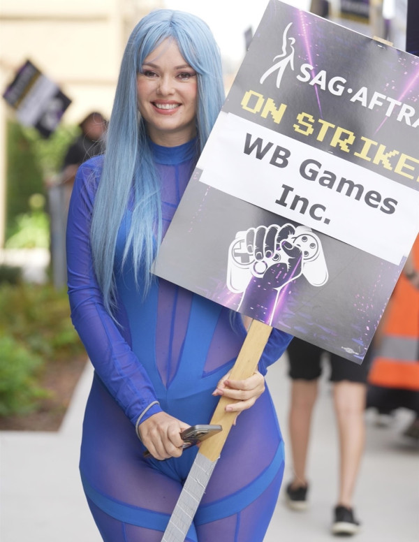 Natasha Blasick incarne la révolte des gamers avec style à Burbank
