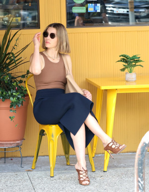 Jessica Biel redéfinit le chic urbain en promenade à New York