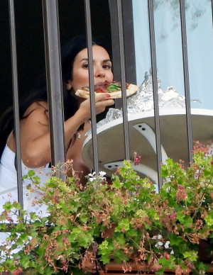 photos Ekin-Su Culculoglu