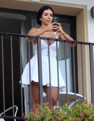 photos Ekin-Su Culculoglu