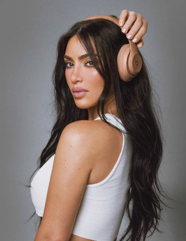 Kim Kardashian révolutionne le look des audiophiles avec Beats by Dre