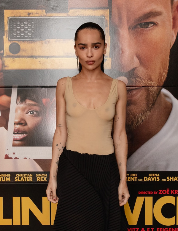 Zoe Kravitz en nude chic, ou l’art de (ne pas) cligner des yeux
