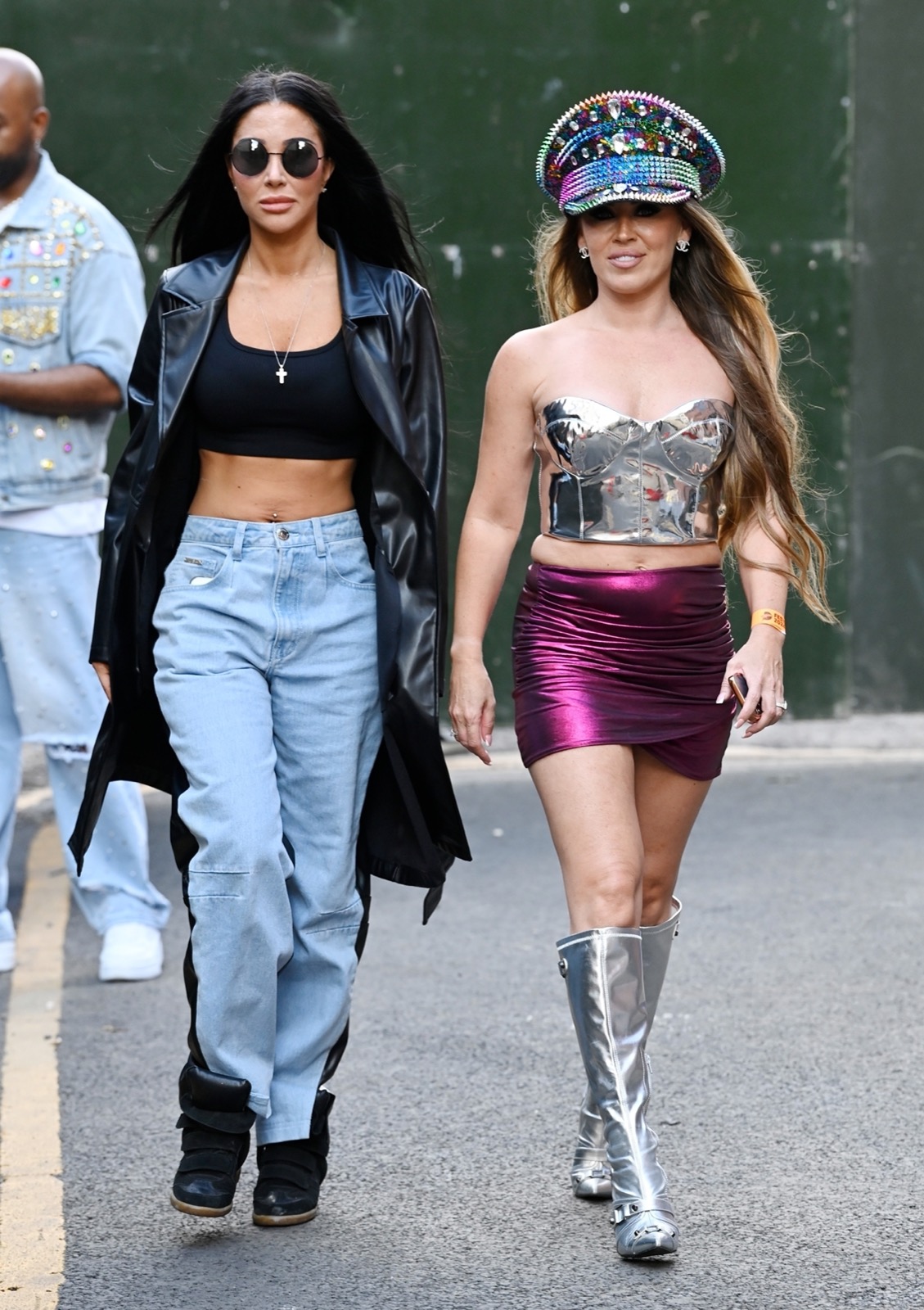 Lèvres scintillantes et bottes argentées : Tulisa et Michelle à Manchester Pride