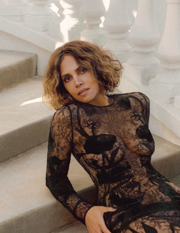 Halle Berry : Quand les roses blanches rencontrent le glamour