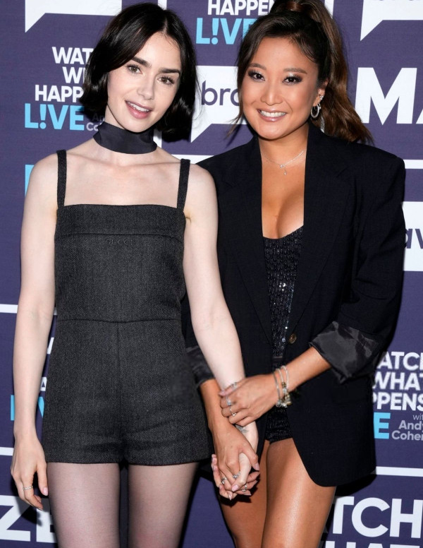 Lily Collins et Ashley Park : Confessions et Fou Rires sur WWHL