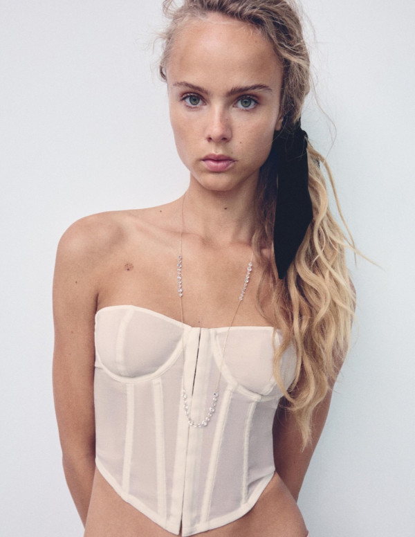 Olivia Vinten sublime l'ennui pour Zara
