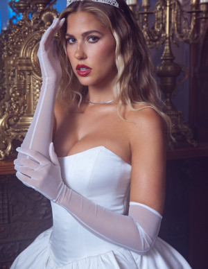 photos Kara del Toro