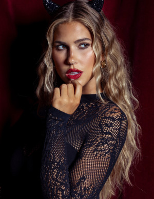 photos Kara del Toro