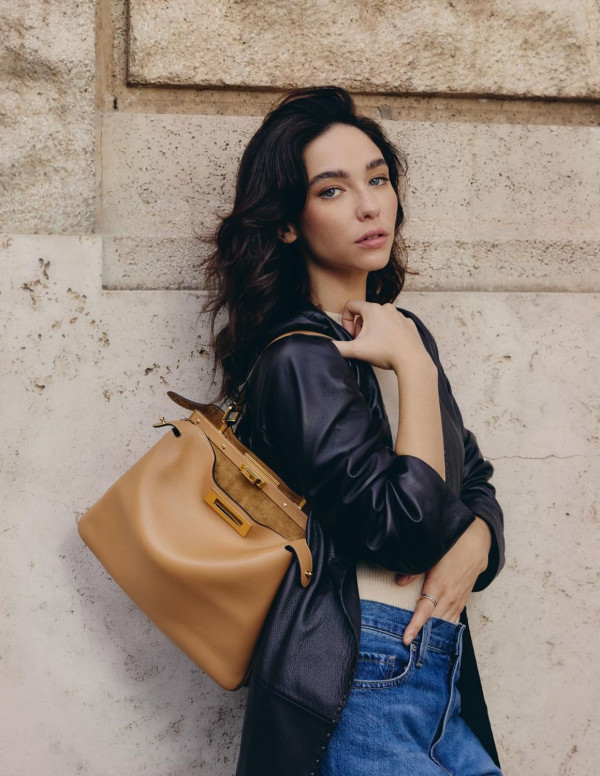 Matilda De Angelis : Quand un sac Fendi vole la vedette à l'actrice