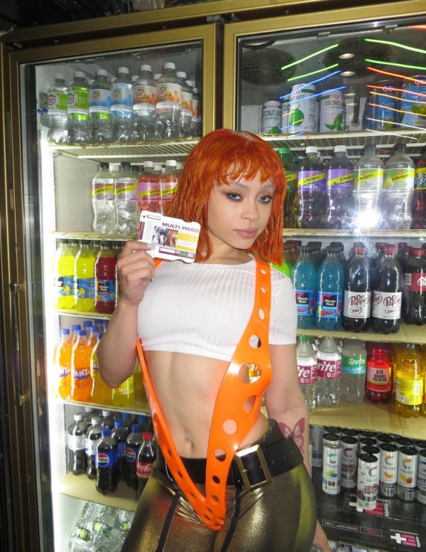 Ice Spice incarne Leeloo dans les rues de New York pour Halloween