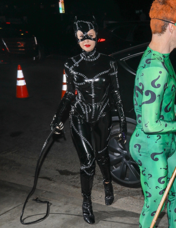 Nina Dobrev en Catwoman à la fête d'Halloween de Kendall Jenner