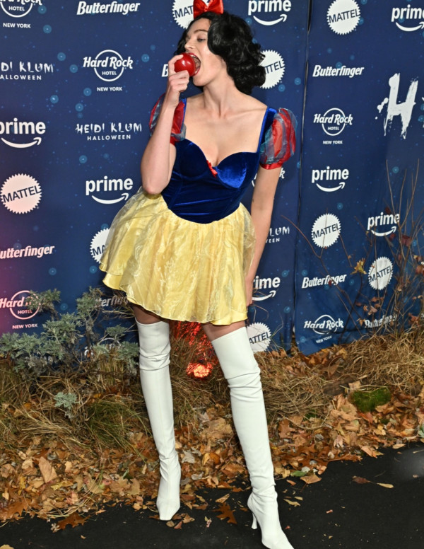 Alexina Graham en Blanche-Neige à la soirée d'Halloween d'Heidi Klum
