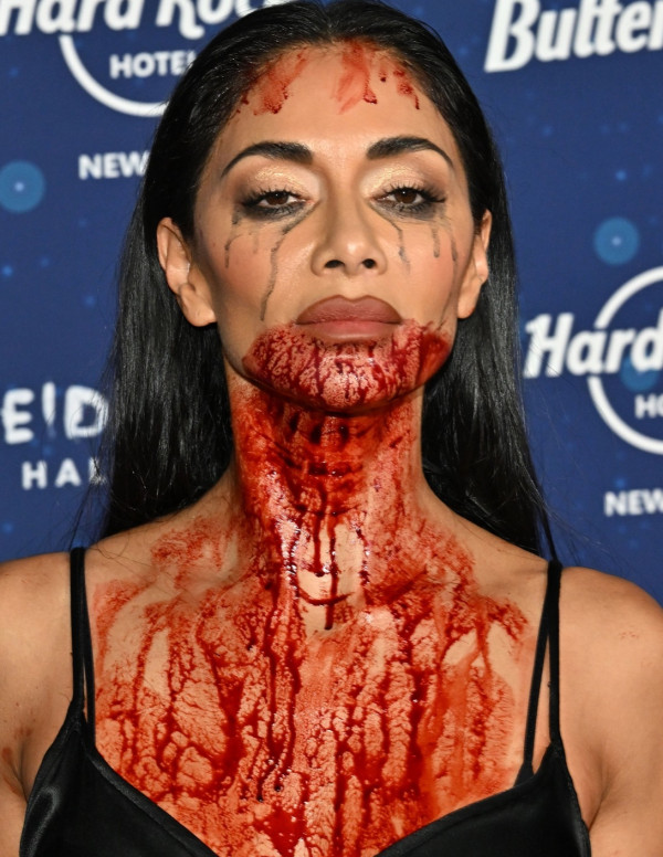 Nicole Scherzinger et son maquillage subtil pour la soirée Halloween