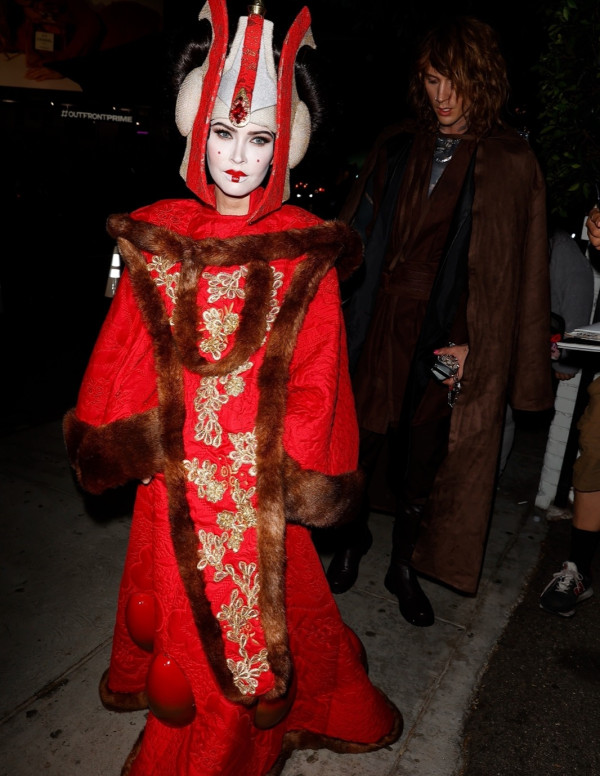 Megan Fox en reine d'une galaxie lointaine à la soirée Halloween de Kendall Jenner