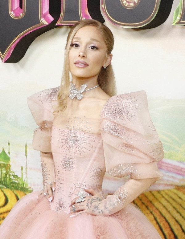 Ariana Grande éblouit au premier de Wicked à Sydney