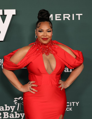 Ashanti en rouge éclatant au Baby2Baby Gala 2024