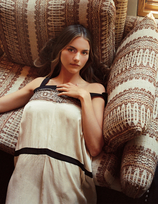 Chloe East capturée pour Who What Wear