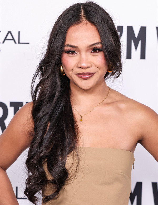 Jenn Tran illumine la célébration Women of Worth de L'Oréal à Los Angeles