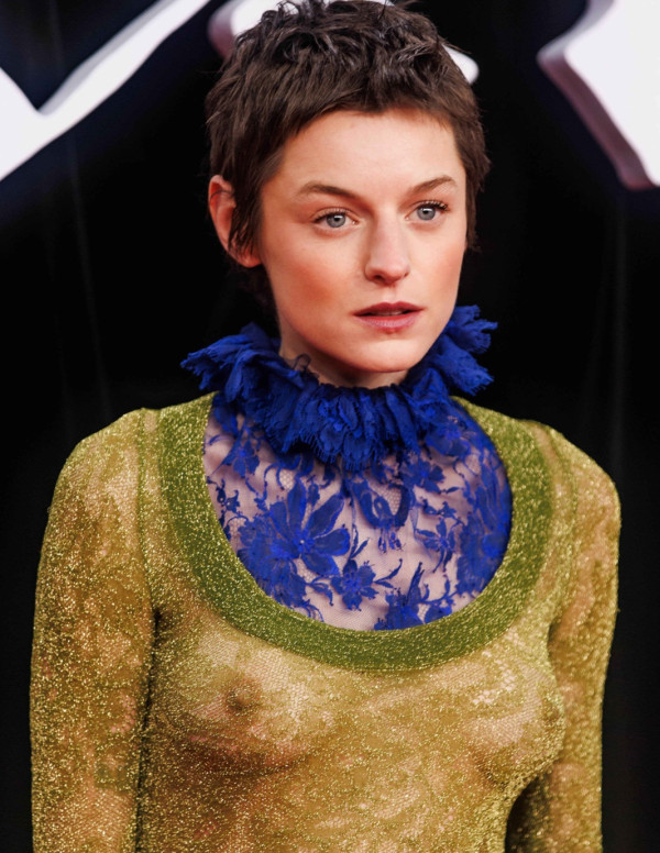 Emma Corrin éblouit à la première de Nosferatu The Undead à Berlin
