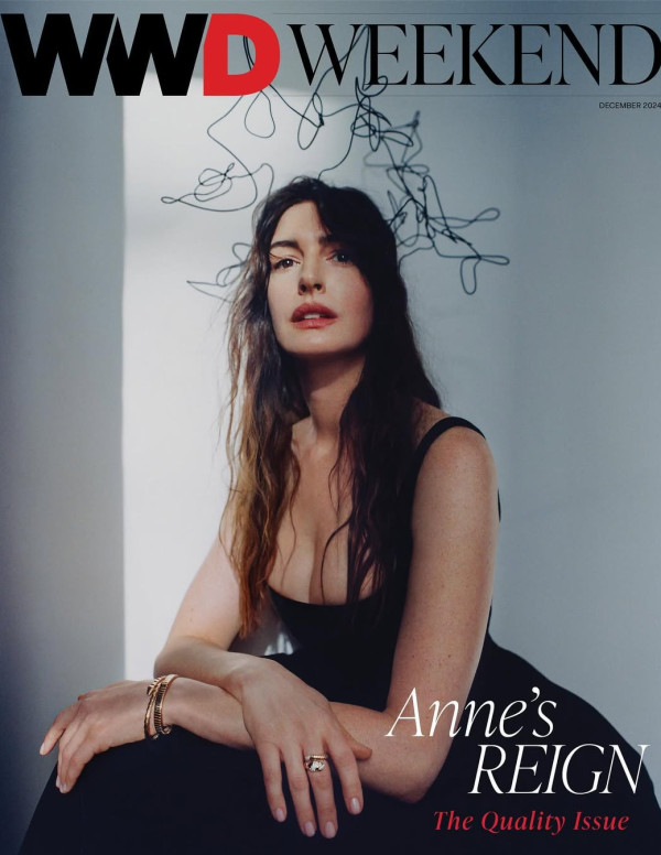 Anne Hathaway en couverture de WWD : La Reine du Style