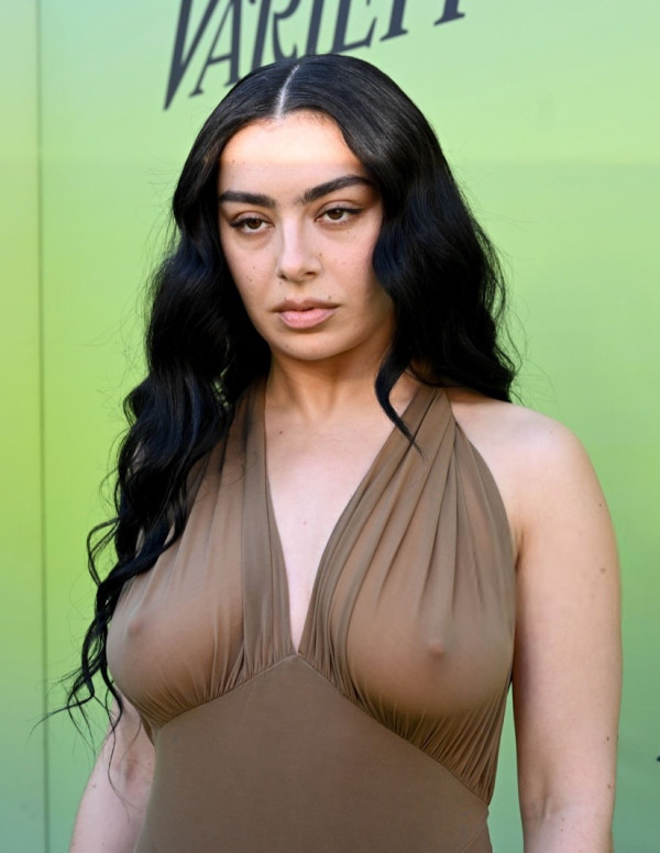 Charli XCX Dévoile Plus qu'un Talent au Brunch des Hitmakers