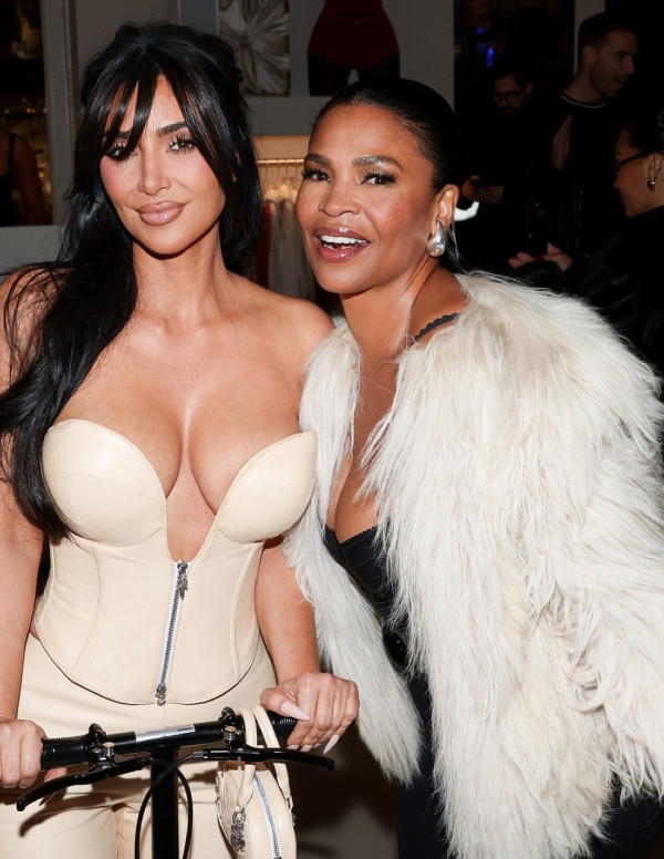 Kim Kardashian: Sexy et audacieuse à l'ouverture de SKIMS