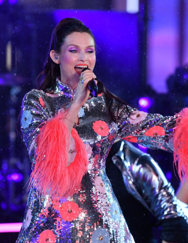 Sophie Ellis-Bextor en mode boule à facettes festive