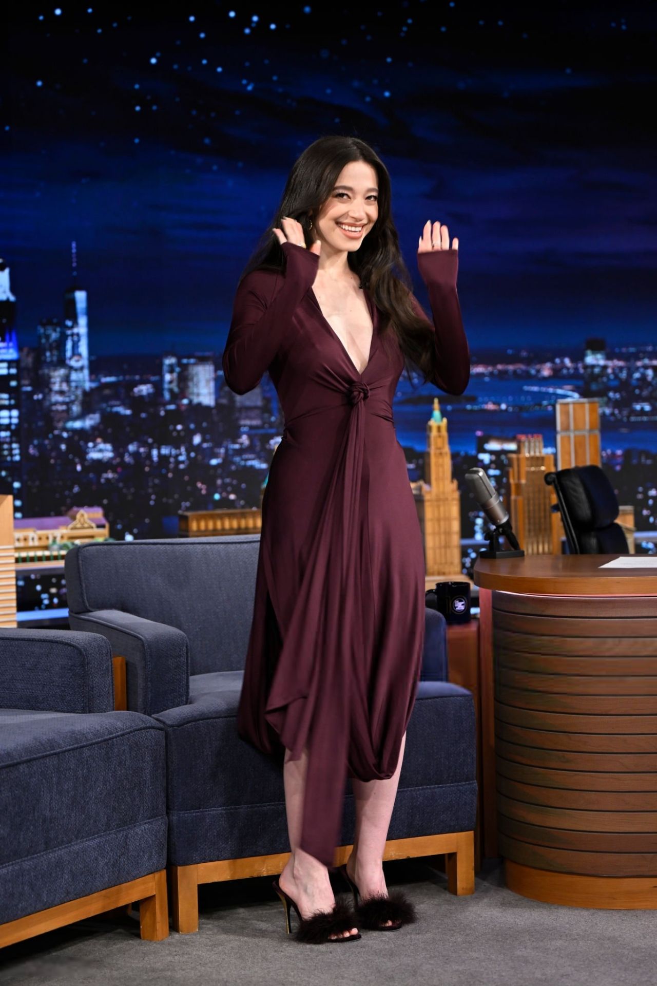 Mikey Madison : Glamour prune et papotage chez Fallon !