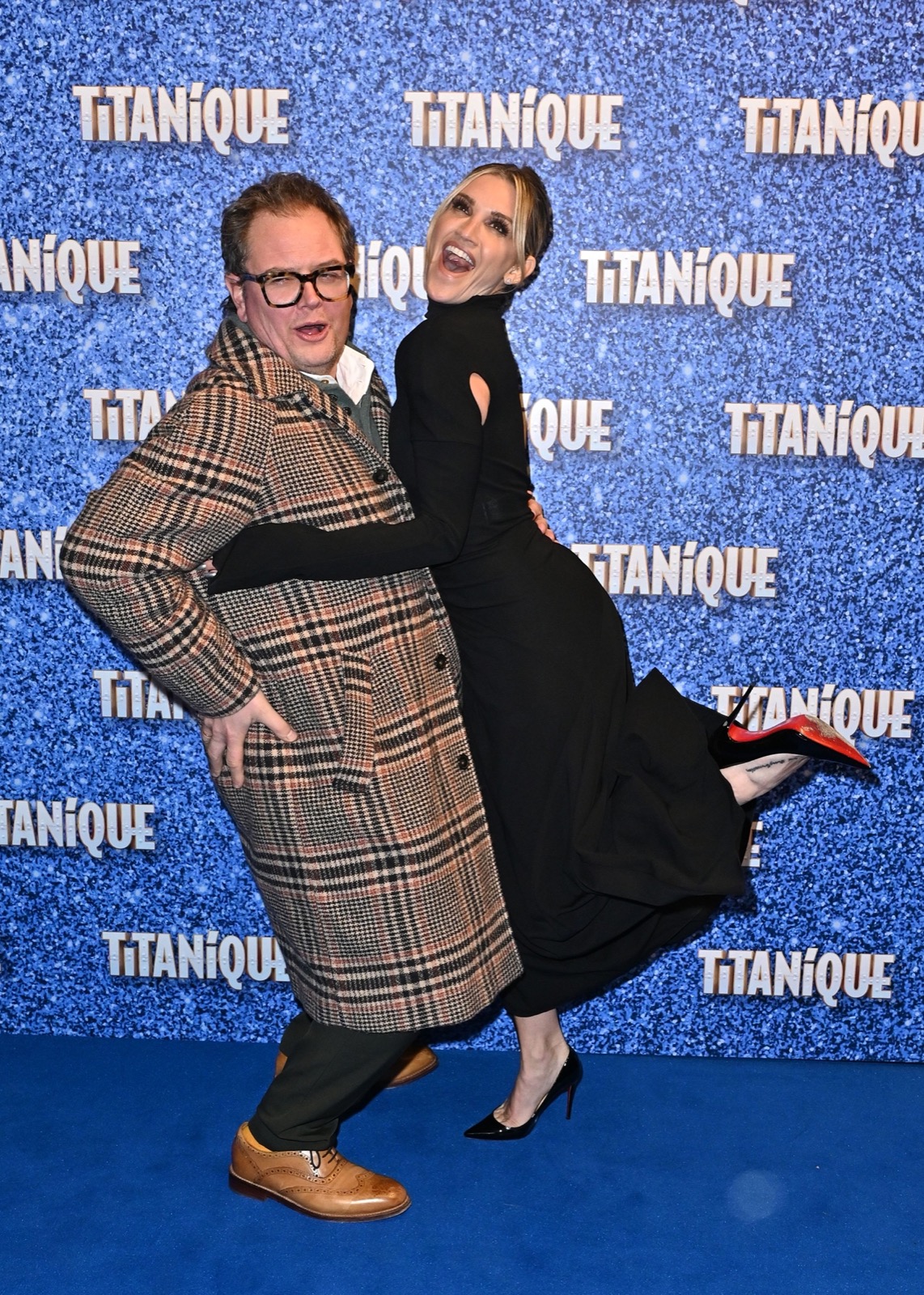 Ashley Roberts et le naufrage glamour sur tapis bleu