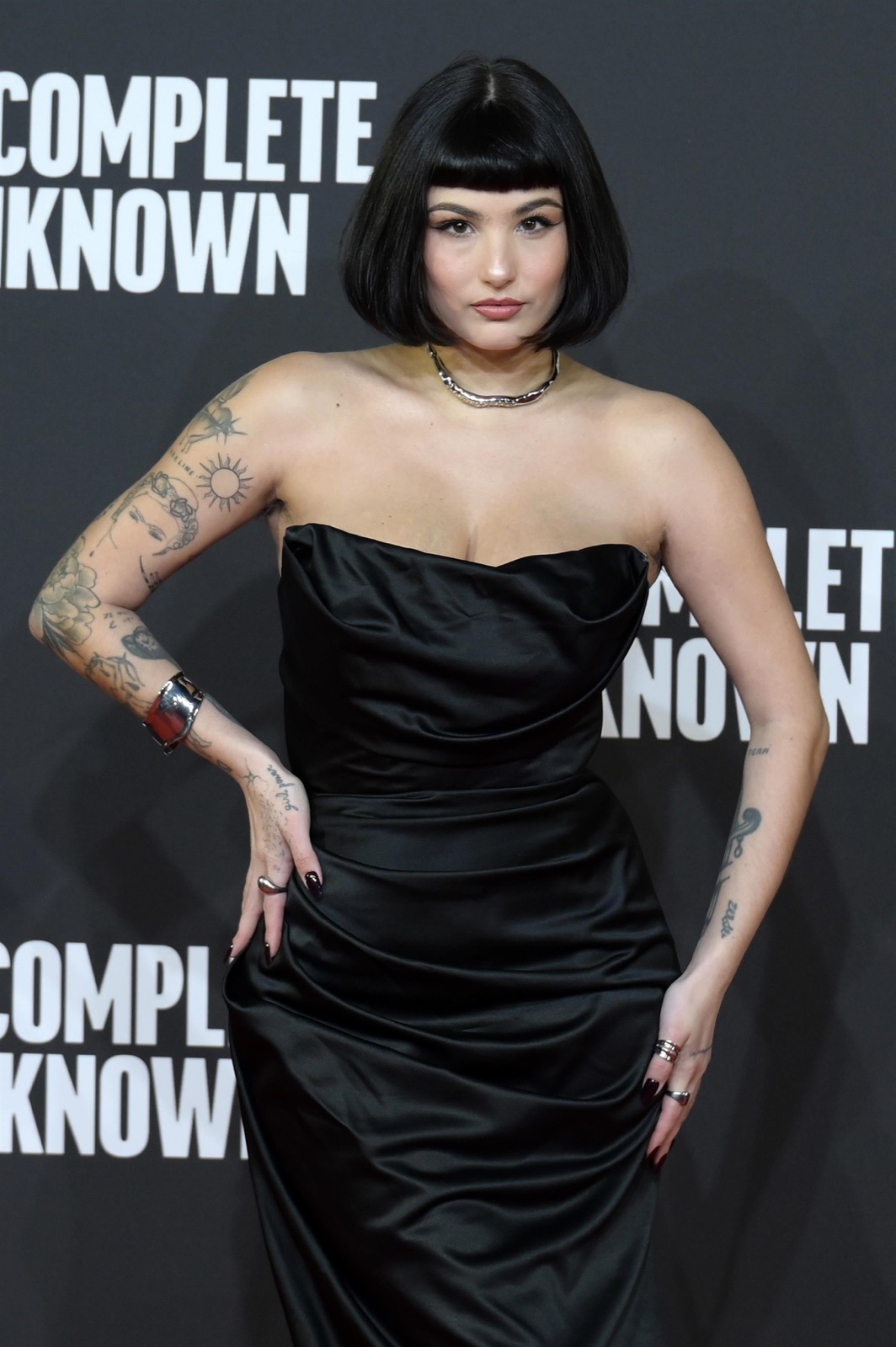 Giorgia Soleri : gothique chic sur le tapis rouge romain