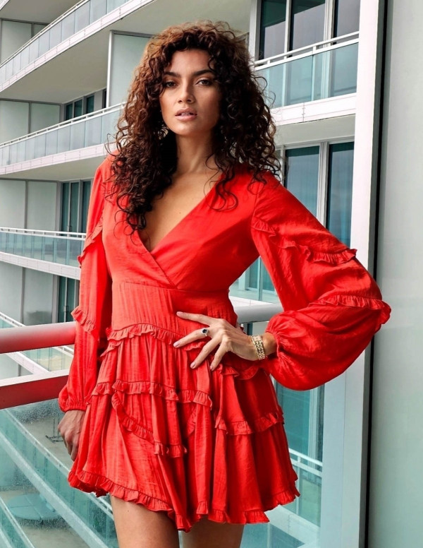 Blanca Blanco en mode Reine du balcon sous le ciel de Miami