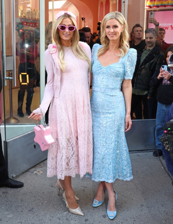 Paris et Nicky Hilton: Le Duo Glacial au Young Hearts Friends Fest