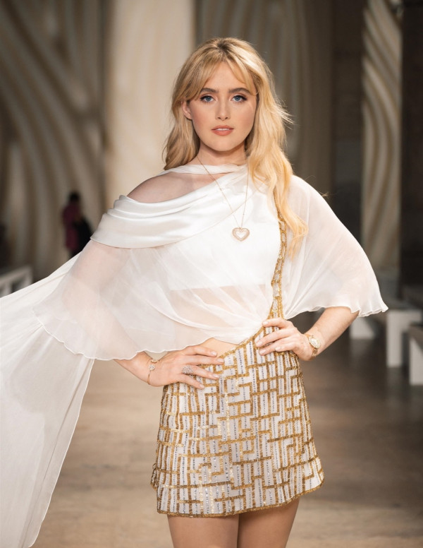 Kathryn Newton Brille en Or et Blanc chez Georges Chakra