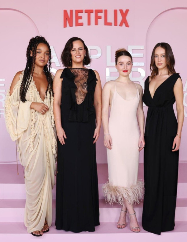 Alycia Debnam-Carey Brille à la Première de Apple Cider Vinegar