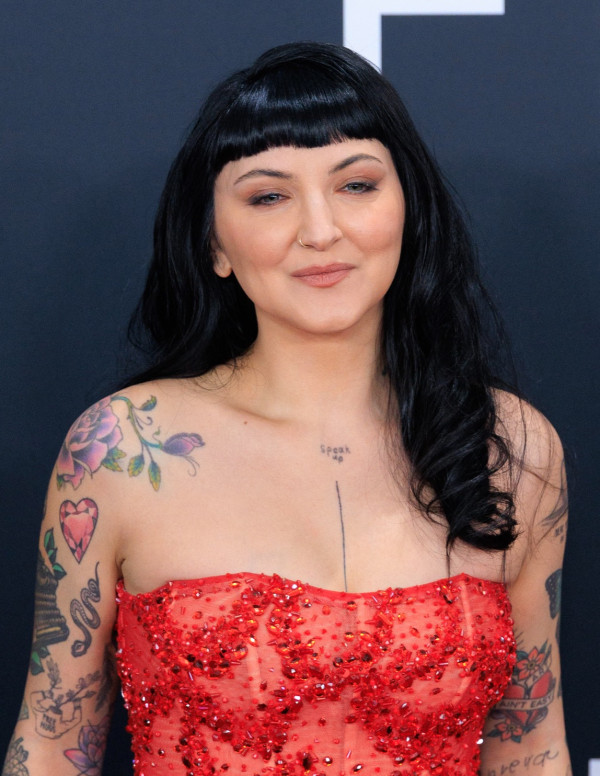 Julia Michaels : La sirène rouge des Grammys 2025 à L.A 