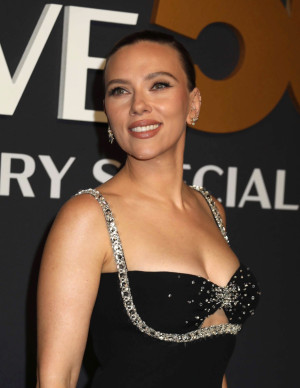 Scarlett Johansson : Noire Étoilée ou Reine de SNL ?