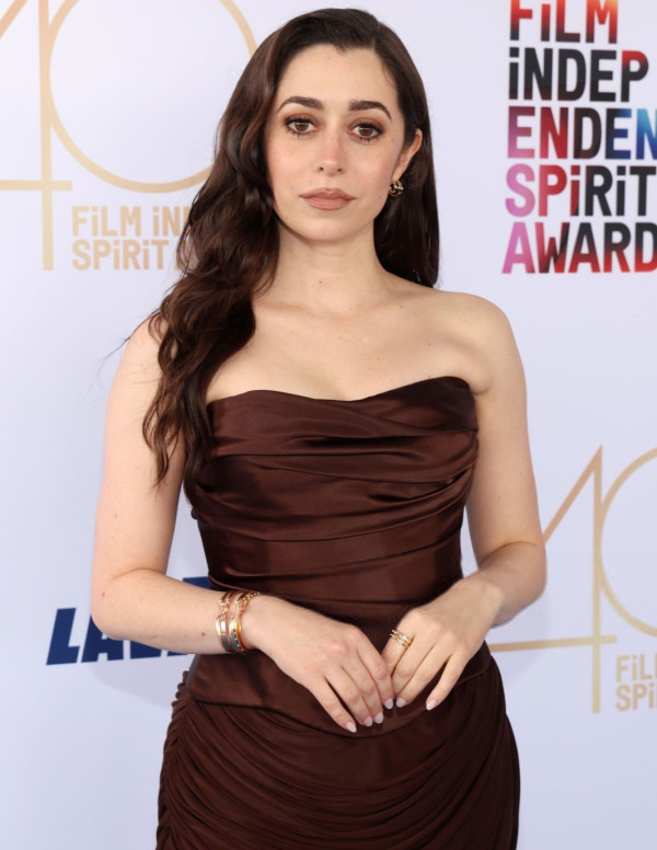 Cristin Milioti : Éclat Chocolat, Sourire et Doigts Magiques