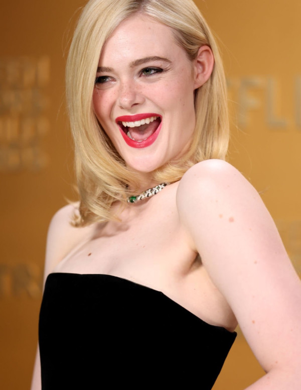 Elle Fanning : Reine Glamour ou Sorcière des SAG Awards ?